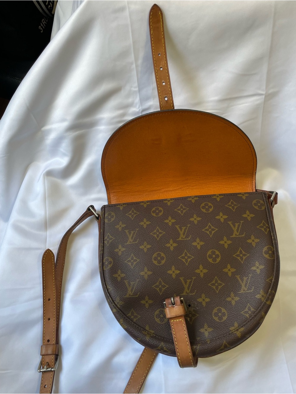 ✅AUTHENTIC✅LOUIS VUITTON CHANTILLY GM CROSSBODY BAG - Picture 4 of 9
